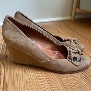Gentle Souls‎ Gabe's bow buckle tan suede wedge SIZE 9.5M